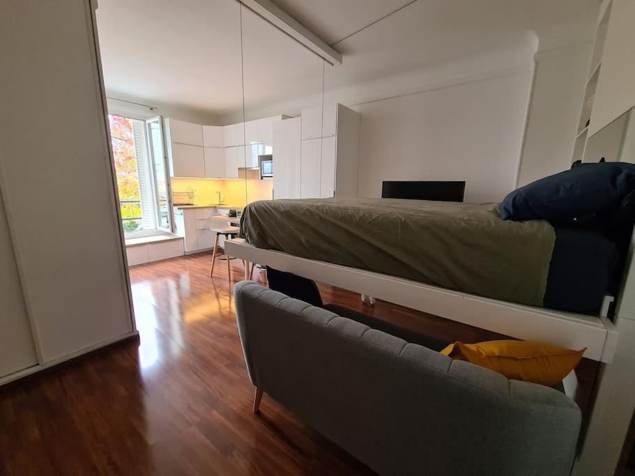 Studio A 2 Pas De La Gare Sartrouville Kültér fotó