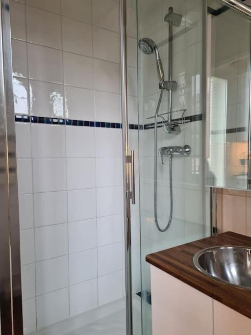 Studio A 2 Pas De La Gare Sartrouville Kültér fotó
