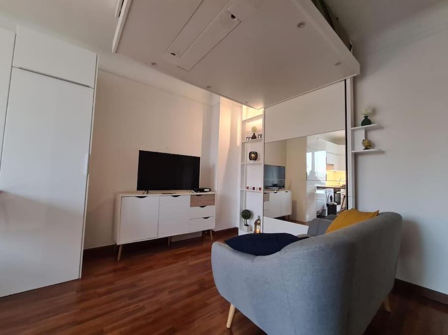 Studio A 2 Pas De La Gare Sartrouville Kültér fotó