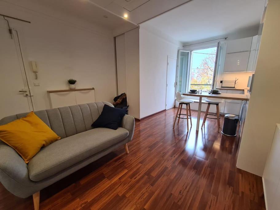 Studio A 2 Pas De La Gare Sartrouville Kültér fotó