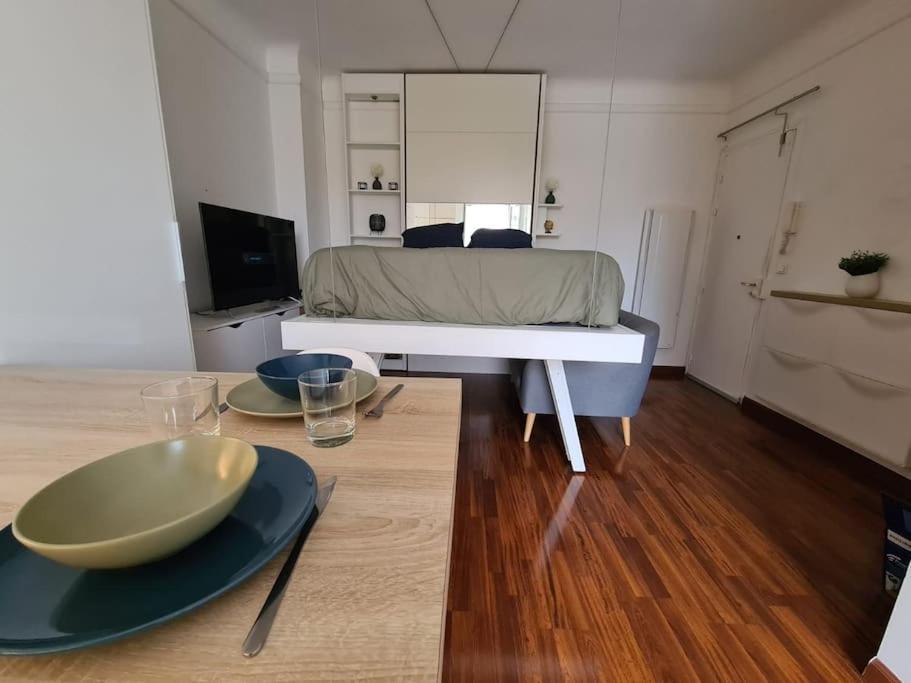 Studio A 2 Pas De La Gare Sartrouville Kültér fotó