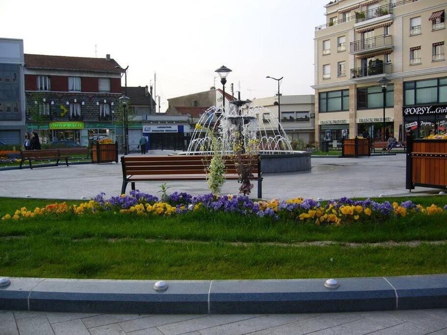 Studio A 2 Pas De La Gare Sartrouville Kültér fotó